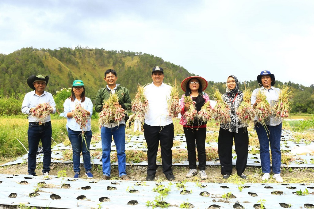 Berkat pengajuan penambahan, alokasi pupuk bersubsidi untuk Kabupaten Samosir untuk tahun ini meningkat menjadi 13.931,095 ton meliputi jenis pupuk urea sebanyak 7.552 ton sementara untuk jenis NPK sebanyak 6.378 ton bagi 1.295 kelompok tani.
