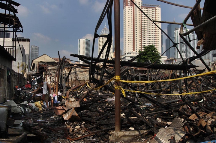 Kasudin Gulkarmat Jakarta Pusat, Asril Rizal mengatakan, informasi awal kebakaran berasal dari petugas keamanan pasar yang melihat kepulan asap di salah satu kios.
