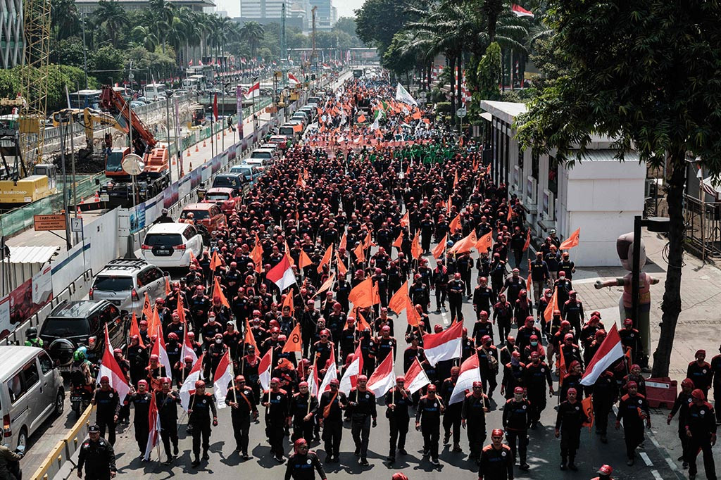 Sementara itu, Badan Usaha Milik Daerah (BUMD) Provinsi DKI Jakarta, PT Transportasi Jakarta (TransJakarta) melakukan penyesuaian layanan rute layanan sehubungan adanya aksi Partai Buruh di kawasan Patung Kuda, Jakarta Pusat, dan sekitarnya.
