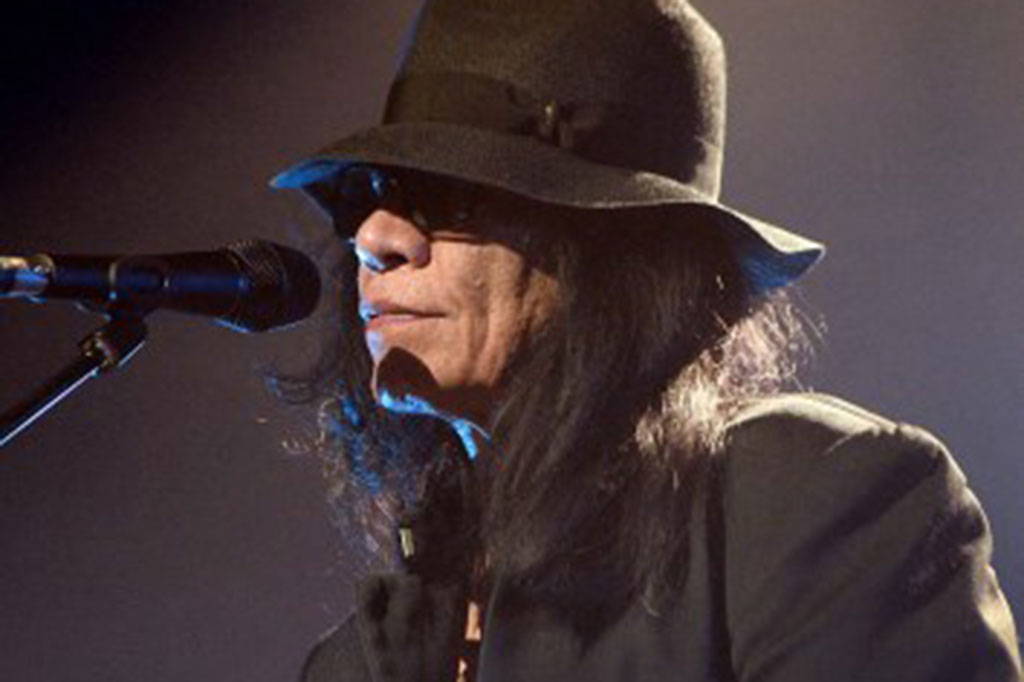 Dia memainkan tur Afrika Selatan 1998 ke arena yang terjual habis. Kisah luar biasa itu diabadikan dalam film dokumenter 2012 Searching for Sugar Man, yang kemudian memenangkan Oscar serta memberi Rodriguez kesuksesan yang terlambat di Amerika Serikat dan kebangkitan karier musik.