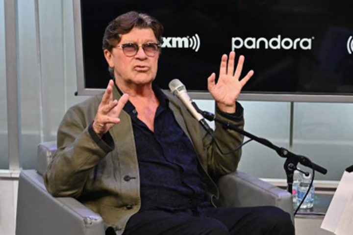 Sebagai tokoh utama grup Kanada-Amerika ini, Robertson menulis lagu-lagu The Band yang paling ikonik termasuk The Weight, The Night They Drove Ol' Dixie Down, dan Up On Cripple Creek.