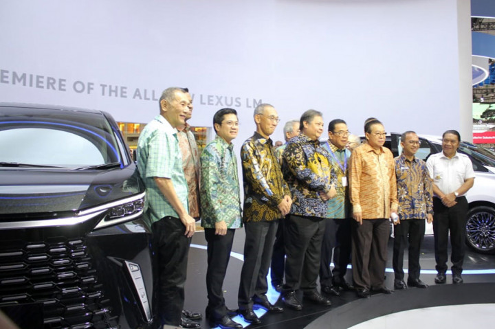 Dengan jumlah merek kendaraan bermotor terbanyak 49 merek kendaraan penumpang, komersil, dan kendaraan roda dua, GIIAS 2023 menampilkan puluhan model dan teknologi terkini dari industri otomotif Indonesia termasuk kendaraan berbasis listrik.