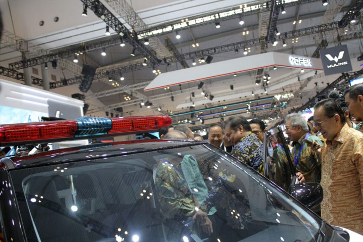 Menteri Koordinator Bidang Perekonomian Airlangga Hartarto berharap total transaksi pada gelaran Gaikindo Indonesia International Auto Show (GIIAS) 2023 bisa melebihi capaian pada tahun lalu.