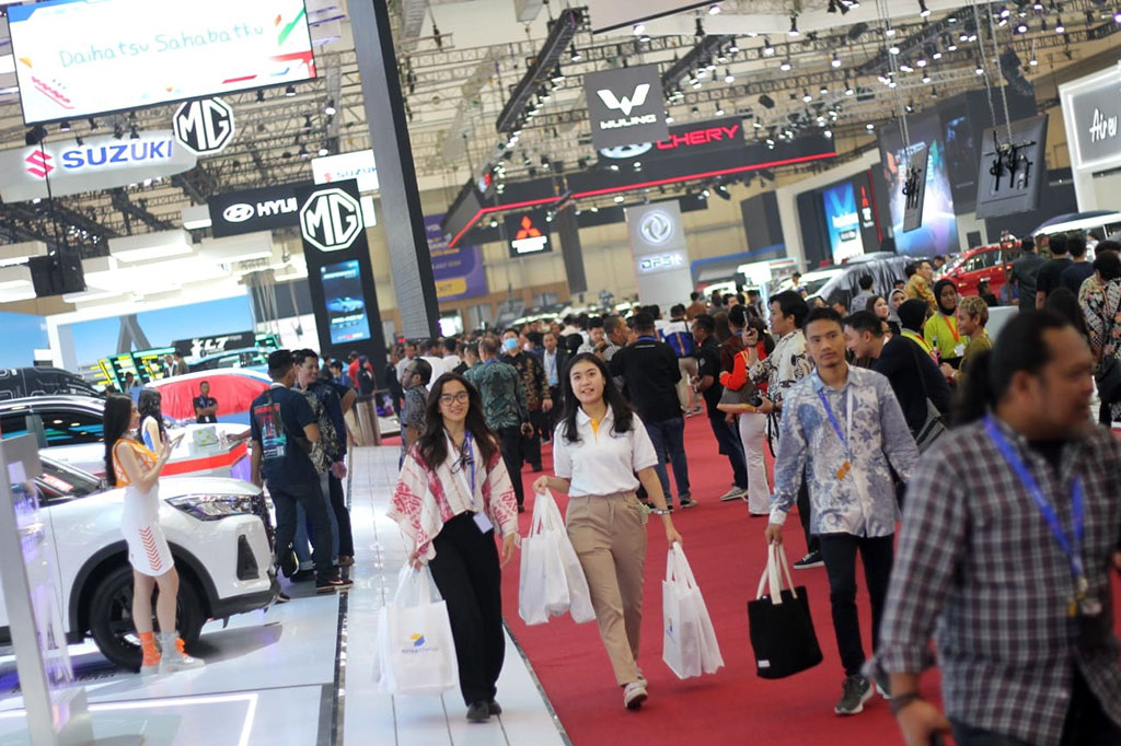 Menjadi penyelenggaraan ke-30 kalinya, pameran otomotif GIIAS 2023 menampilkan total 49 merek kendaraan bermotor, mulai dari 34 kendaraan penumpang dan komersial hingga 15 merek sepeda motor.