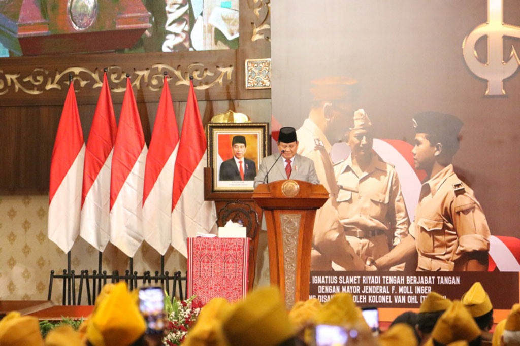 Menteri Pertahanan (Menhan) Prabowo Subianto menyebut Kota Solo melahirkan banyak pemimpin hebat baik sejak zaman penjajahan hingga saat ini. Hal itu dikatakan Prabowo saat memberikan sambutan pada Hari Veteran Nasional (Harvetnas) di UNS Solo, Kamis, 10 Agustus 2023.