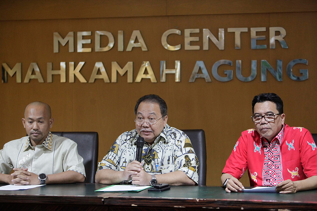 Suharto mengatakan bahwa pembacaan putusan yang digelar pada hari ini (Kamis) tidak berkaitan dengan ulang tahun Ketua Umum Partai Demokrat Agus Harimurti Yudhoyono (AHY) yang menjadi pihak tergugat dalam perkara itu.