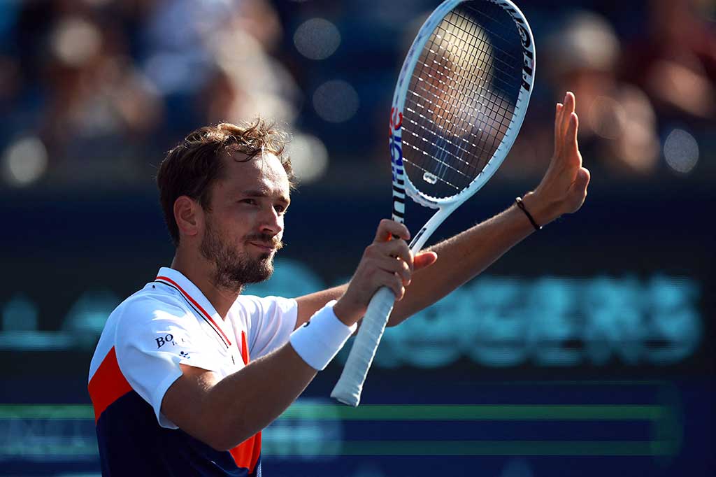 Penguasaan lapangan keras Daniil Medvedev terus berlanjut dengan kemenangan 6-4, 6-4 atas Lorenzo Musetti, sekaligus melaju ke perempat final turnamen ATP Toronto Masters, Kamis, 10 Agustus 2023 waktu setempat.