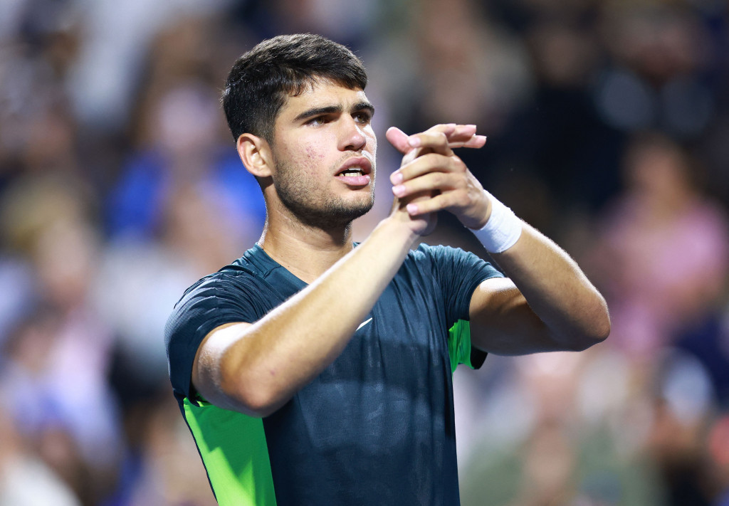 Di babak perempat final Alcaraz akan menghadapi unggulan ke-12 dari Amerika Tommy Paul. 