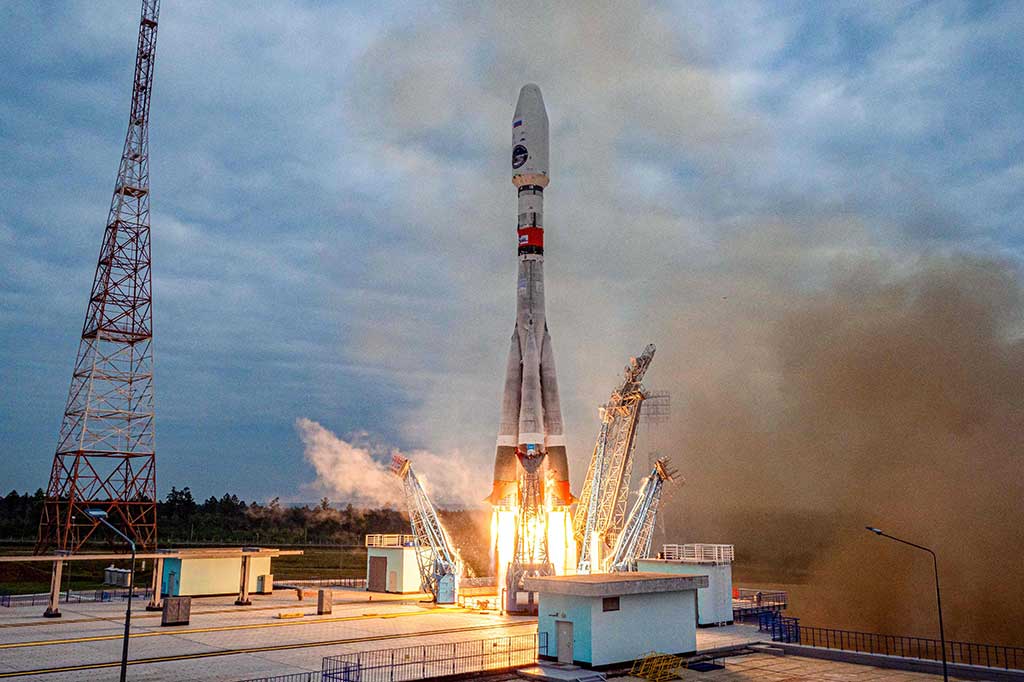  Rusia meluncurkan misi pertamanya ke Bulan dalam hampir 50 tahun pada hari Jumat, 11 Agustus 2023. Misi tersebut dirancang untuk memberikan dorongan baru bagi sektor antariksa yang telah lama berjuang, yang juga terkena sanksi sejak konflik di Ukraina.