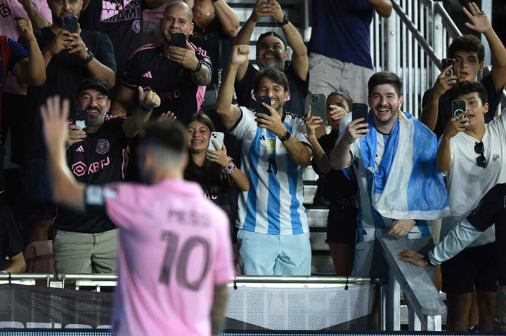 Pemain Argentina itu mencetak gol keempat Miami pada menit ke-86. Pemenang Ballon d'Or tujuh kali itu menampilkan salah satu permainannya yang paling tenang dengan jersey merah muda Miami, tetapi masih mampu menemukan target untuk banyak penggemarnya.