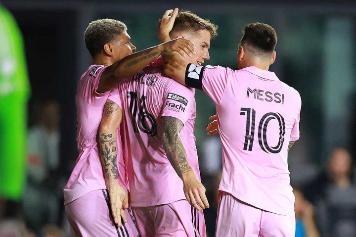 Miami kemudian menggandakan keunggulan mereka pada menit ke-32 lewat Robert Taylor yang sedang dalam performa terbaiknya, memanfaatkan umpan silang mendatar DeAndre Yedlin. Miami unggul 2-0 di babak pertama.