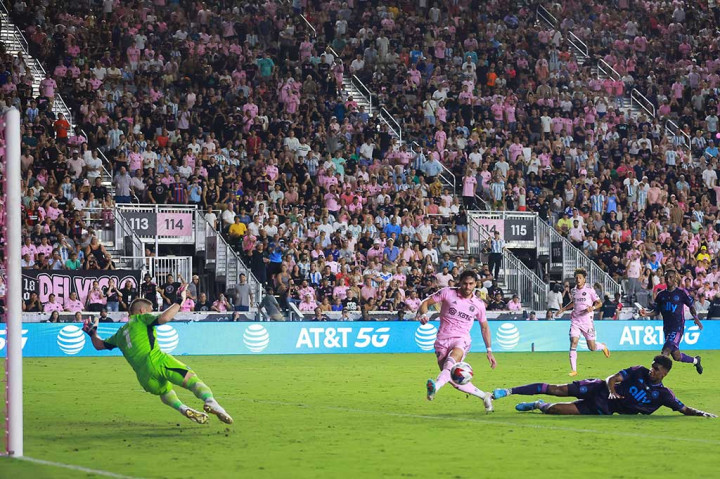 Miami memperbesar skor pada menit ke-78 lewat gol bunuh diri Adilson Malanda yang salah mengantisipasi bola sepakan David Ruiz.