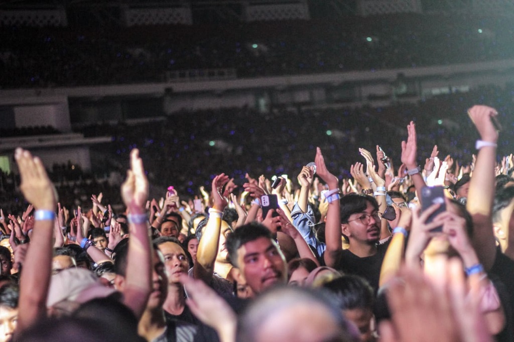 Pegelaran konser Dewa 19 All Star kali ini menjadi sejarah di Stadion Gelora Bung Karno, dimana konser dihiasi puluhan ribu gelang LED (LED Wristbands) dari semua penonton yang hadir.