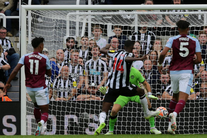 Pada babak kedua Newcastle mampu menambah keunggulan menjadi 3-1 pada menit ke-58 setelah Alexander Isak berhasil menaklukkn Emi Martinez pada situasi satu lawan satu.