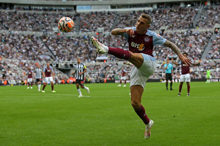 Gol debut dari gelandang anyar Sandro Tonali turut mewarnai kemenangan Newcastle United atas Aston Villa dengan skor 5-1 pada pekan perdana Liga Inggris 2023/24 di Stadion St. James Park, Newcastle, Minggu, 13 Agustus 2023 dini hari WIB.