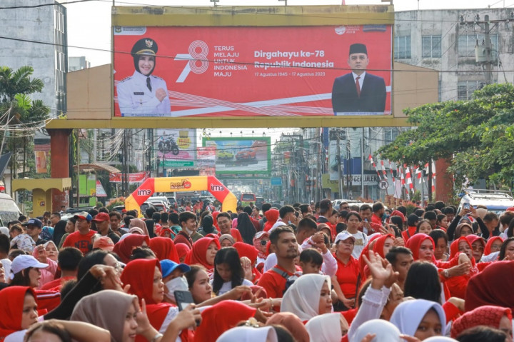 Rangkaian HUT ke-78 Kemerdekaan RI tersebut juga diisi oleh sejumlah kegiatan, yakni pemeriksaan kesehatan gratis, music on the street, pasar murah, mural on the street, serta pelayanan Identitas Kependudukan Digital.