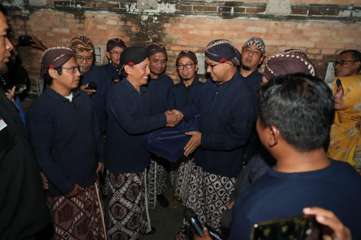 Kerajaan Mataram Islam pernah mengalami masa kejayaan yang luar biasa di bawah kepemimpinan Sultan Agung pada 1627, dengan Kotagede sebagai pusat peradaban. Berabad-abad berlalu, para raja tersebut disemayamkan di Makam para raja di Kota Gede yang kali ini diziarahi oleh Bacapres dari Koalisi Perubahan untuk Persatuan Anies Baswedan.