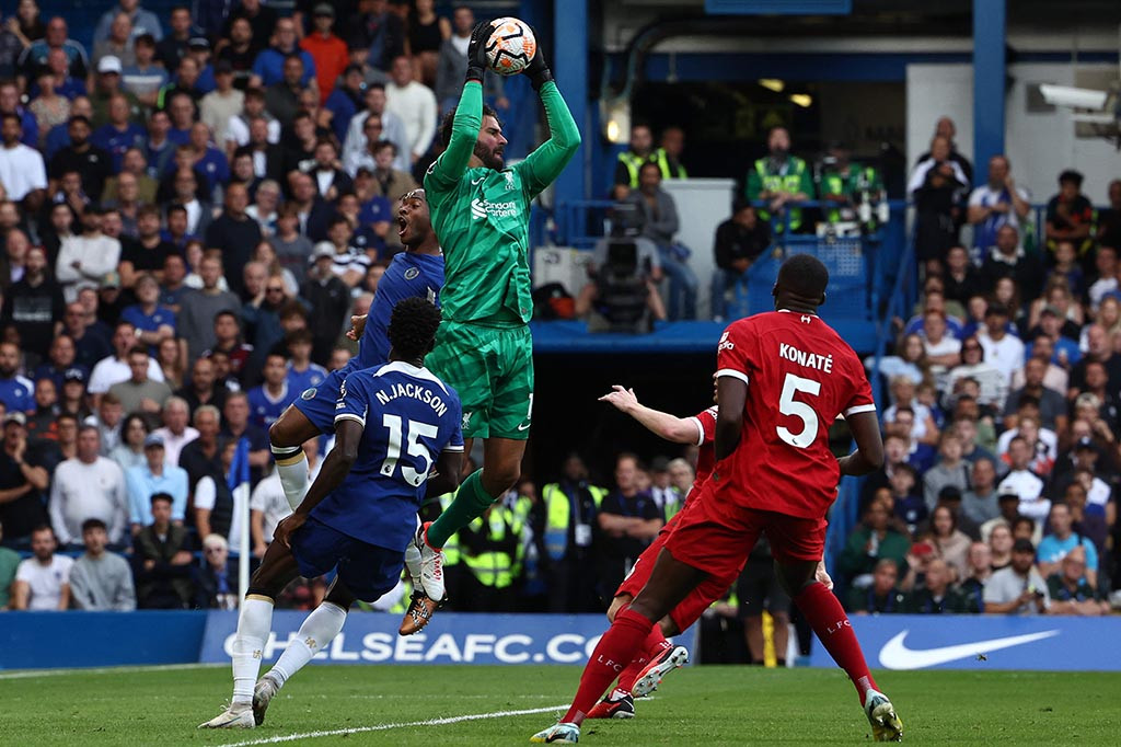 Liverpool membuka skor pada menit ke-17 berkat gol Luis Diaz. Berawal dari serangan balik, Mohamed Salah mengirim umpan silang mendatar ke kotak penalti yang disambar langsung oleh Diaz. Liverpool memimpin 1-0.