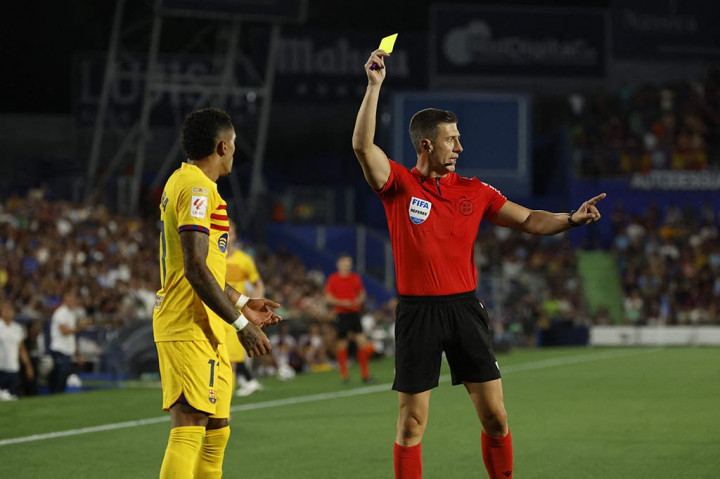 Pada babak kedua, giliran Getafe yang harus bermain dengan 10 orang usai Jaime Mata mendapat kartu kuning kedua pada menit ke-57 karena melanggar Ronald Araujo. Mata sebelumnya mendapat kartu kuning di babak pertama karena memprotes wasit.