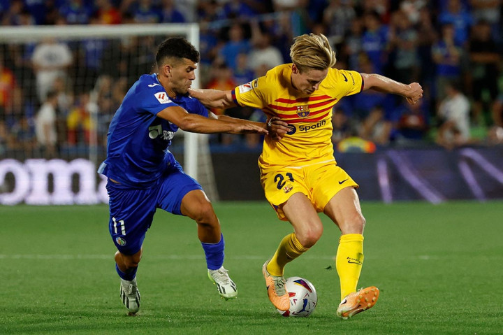 Pada menit ke-70, giliran pelatih Barcelona Xavi Hernandez yang mendapat kartu merah langsung karena diduga melakukan protes keras kepada wasit. Sebelumnya, dia memprotes wasit karena tidak memberi timnya tendangan bebas karena Abde Ezzalzouli dilanggar di depan kotak penalti Getafe.