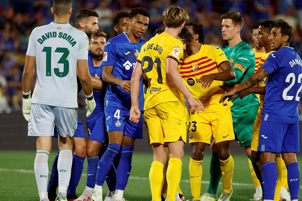 Pemain pengganti, Ansu Fati hampir saja mencetak gol pada menit ke-80, tetapi tembakannya di depan gawang justru melambung tinggi. Barcelona terus menekan Getafe di sisa waktu pertandingan, tetapi tidak ada gol yang tercipta.