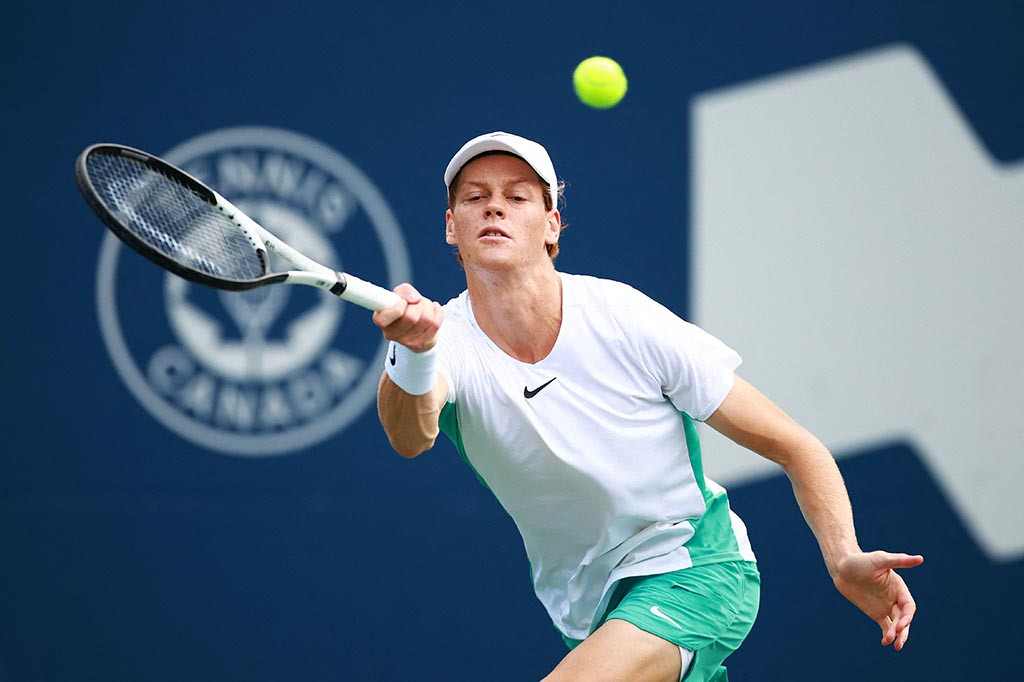 Jannik Sinner tampil ketiga kalinya di final Masters 1000, dan untuk pertama kalinya memenangi gelar setelah mengalahkan Alex de Minaur 6-4, 6-1 di Toronto, Minggu, 13 Agustus 2023 waktu setempat.