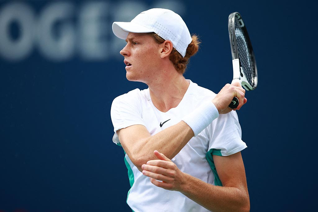 Unggulan ketujuh itu menjadi petenis Italia kedua yang mengangkat trofi di seri elit, setelah Fabio Fognini, juara di Monte Carlo empat tahun lalu.