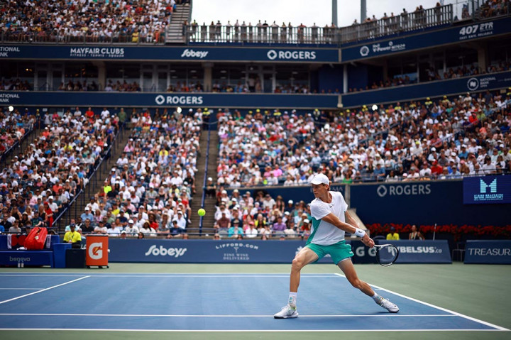 Sinner kalah dalam dua final Masters di Miami pada 2021 dan April lalu, tetapi tidak dapat menahan antusiasmenya setelah melewati lawannya yang asal Australia itu dalam 90 menit.