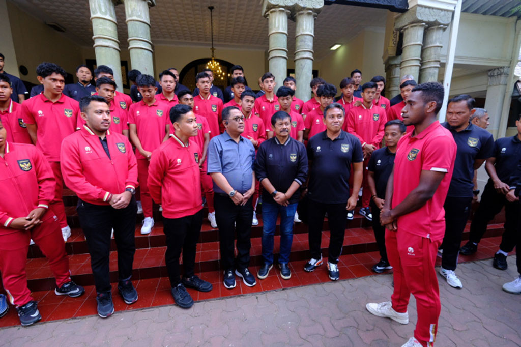 Punggawa Tim Nasional (Timnas) U-17 dipameri kamar Bung Karno ketika sarapan bareng dengan Wali Kota Gibran Rakabuming Raka di Loji Gandrung, Solo, Senin, 14 Agustus 2023.