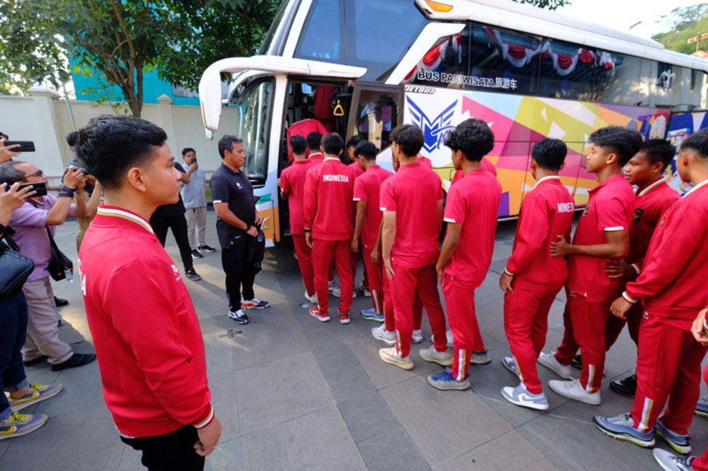 Menurut Gibran, dirinya sengaja menjamu Timnas U-17 setelah selesai menjalani pemusatan latihan (TC) selama sepekan. Jamuan dilakukan, sebelum anak anak asuh pelatih nasional,Bina Sakti itu bergeser ke Jakarta, untuk lanjutan TC.