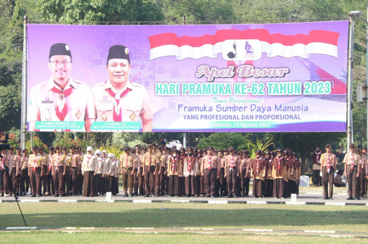 Upacara Hari jadi Pramuka ke 62 mengusung tema 'Dengan Peringatan Hari Pramuka ke-62, Mari kita wujudkan Sumber Daya Manusia (SDM) yang profesional dan berwawasan kebangsaan'. 