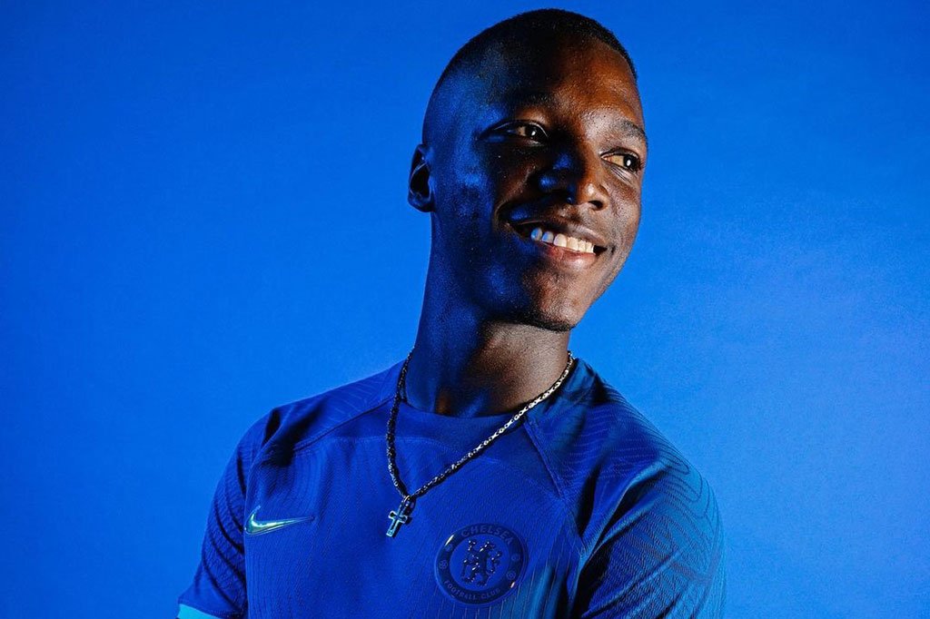 The Blues mengatakan bahwa pemain berusia 21 tahun itu telah menyetujui kontrak delapan tahun di Stamford Bridge, dengan opsi perpanjangan satu tahun lagi. Chelsea mengalahkan Liverpool dalam perebutan mendapatkan tanda tangannya.