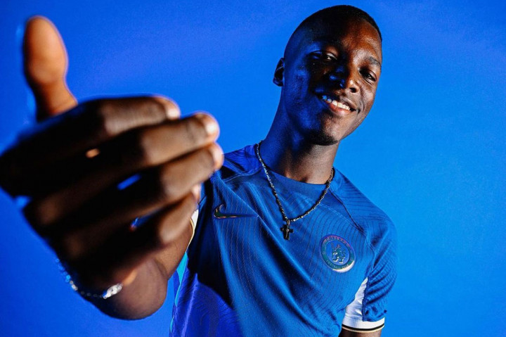 Chelsea memecahkan rekor transfer Liga Premier Inggris setelah mendatangkan gelandang asal Ekuador Moises Caicedo dengan nilai 115 juta poundsterling (sekitar Rp2,23 triliun) pada Senin, 14 Agustus 2023.