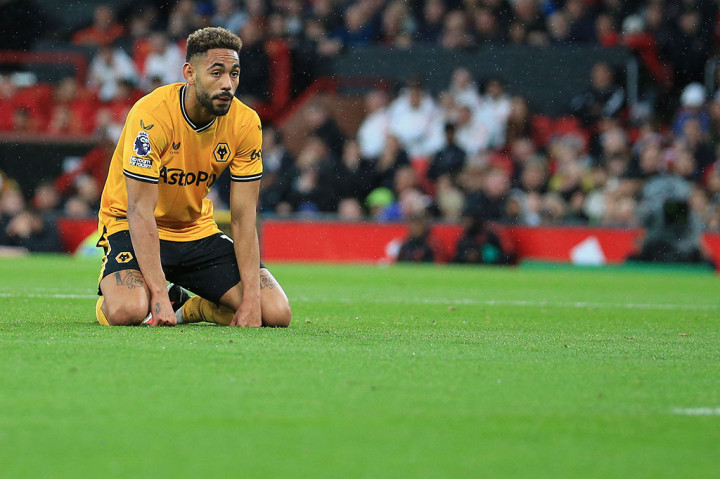 Selepas jeda, Wolves hampir saja memecah kebuntuan pada menit ke-50. Mathues Cunha bisa menyambar bola umpan dari Sarabia, tetapi bola masih menerpa mistar gawang.