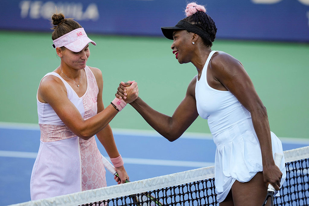 Venus Williams menang dua set langsung atas unggulan ke-16 Veroninka Kudermetova pada ATP/WTA Cincinnati Open, Senin, 14 Agustus 2023 waktu setempat. Ini merupakan kemenangan pertamanya dalam empat tahun atas petenis 20 besar.