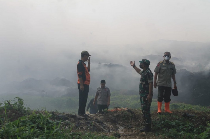 Kebakaran cukup besar terjadi di Tempat Pembuangan Akhir (TPA) Sukawinatan Palembang. Kebakaran makin meluas dan api makin membesar. Kebakaran sendiri sudah berlangsung sejak 3 hari lalu, meski sudah dipadamkan nyatanya api makin membesar.