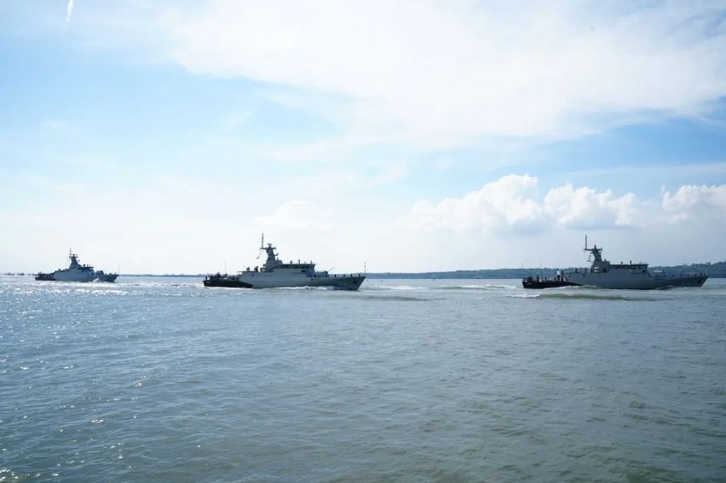 Kapal pabrikan Jerman ini berbahan dasar baja non-magnetik, memiliki degaussing system untuk mengurangi kemagnetan kapal, dilengkapi penggerak motor mesin elektrik yang mampu meminimalisir kebisingan. Kapal ini juga dilengkapi dengan Autonomous Underwater Vehicle (UAV) yang berguna untuk membantu mendeteksi dan mengidentifikasi kontak di dalam air.