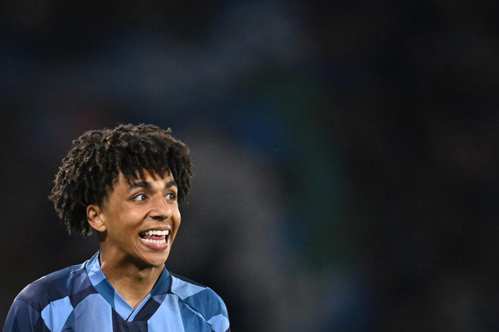 Bek muda Manchester City yang menjanjikan Rico Lewis menandatangani kontrak lima tahun 'impian' dengan pemenang treble pada hari Selasa, 15 Agustus 2023.