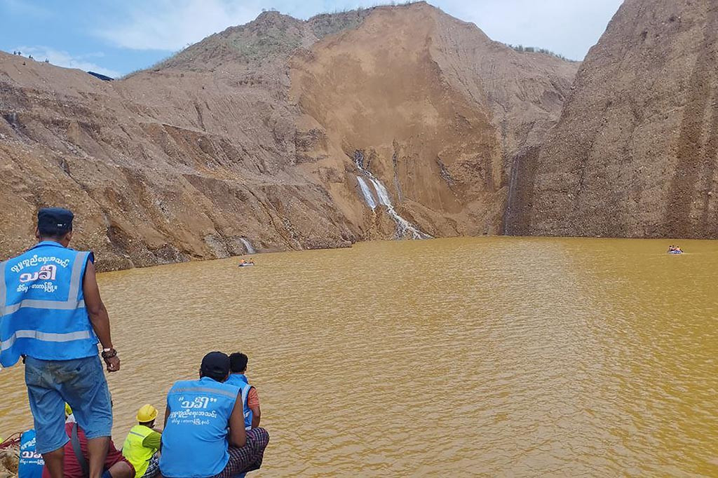 Myanmar dilanda hujan lebat dan banjir dalam beberapa hari terakhir dan tanah longsor terjadi Minggu di luar kotapraja Hpakant di Kachin utara.