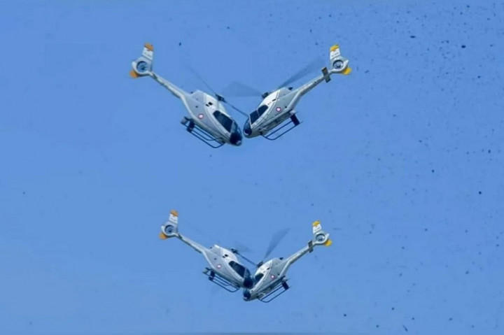 Sedangkan empat helikopter EC-120B Colibri melaksanakan manuver Udara Break Off dan Pegasus Cross pada phase 1. Pada phase 2 Dynamic Pegasus melaksanakan manuver udara berupa Windmill, Gemufamire dan Pegasus Kiss.