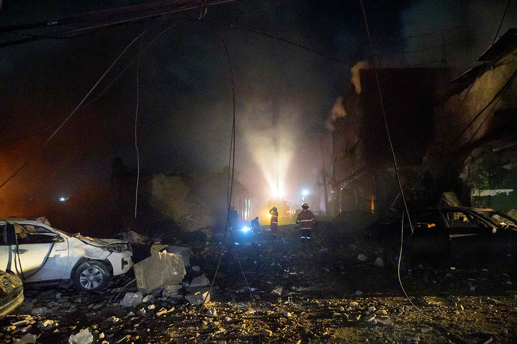 Petugas menyatakan bahwa penyebab ledakan belum ditentukan, juga tidak diketahui asal pastinya. 