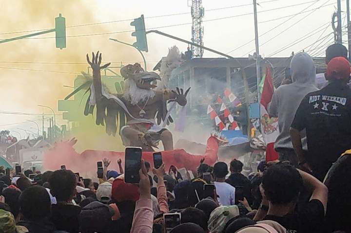 Karnaval diikuti ribuan peserta mulai dari sekolah, komunitas, lembaga pendidikan, ormas/LSM hingga ribuan warga dari 16 desa di Kecamatan Lembang. Para peserta juga turut membawa berbagai maskot, bermacam replika raksasa, hingga hasil bumi dan lain-lainnya.