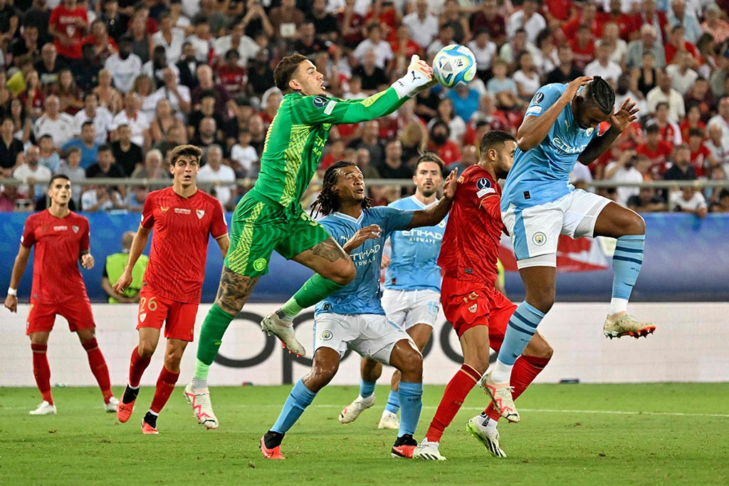 Manchester City keluar sebagai juara Piala Super UEFA (Eropa) 2023/24 setelah menang adu penalti 5-4 atas Sevilla yang digelar di Stadion Karaiskakis, Yunani, pada Kamis, 17 Agustus 2023 dini hari WIB. Kedua tim bermain imbang 1-1 selama 90 menit.