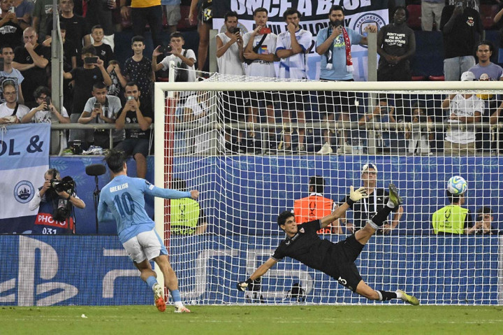 The Citizens akhirnya bisa menyamakan skor menjadi 1-1 pada menit ke-63. Cole Palmer merobek gawang Bono usai menyundul bola hasil umpan silang ke tiang jauh yang dilepaskan oleh Rodri.