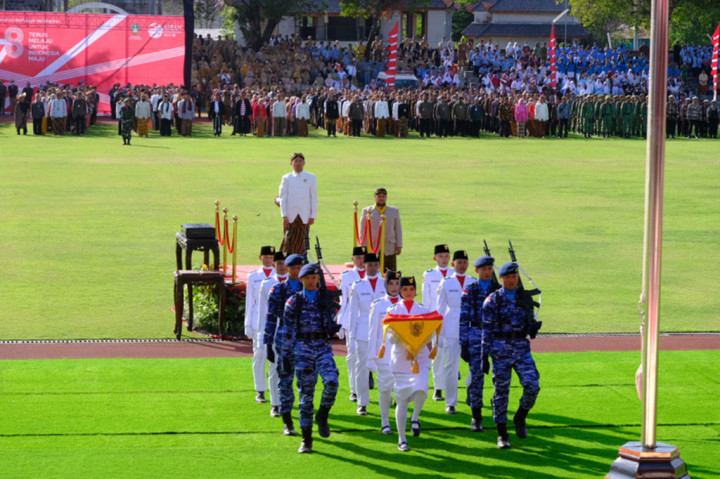 Pengageng Pura Mangkunegaran KGPAA Mangkunegoro X bertindak sebagai inspektur upacara (irup) peringatan HUT ke-78 RI, di Stadion Sriwedari Solo, Kamis, 17 Agustus 2023. Tradisi yang berubah dan menjadi sangat spesial, karena biasanya kepala daerah atau wali kota yang bertugas sebagai irup.