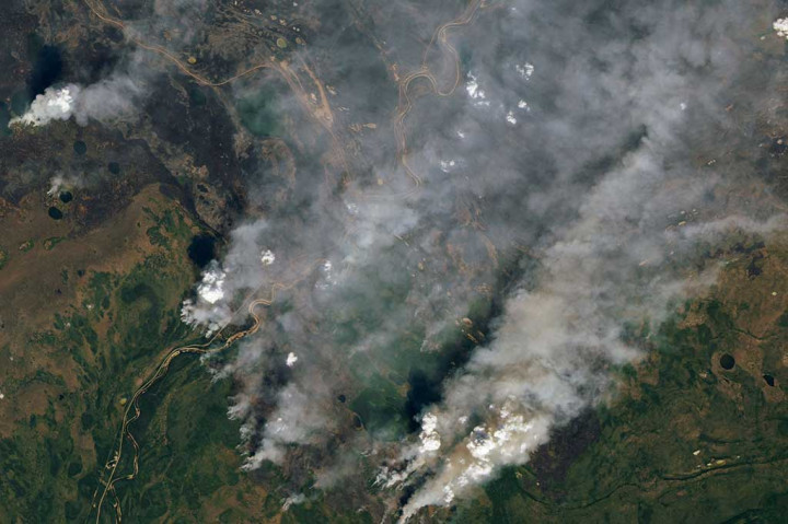 Kebakaran hutan kini tinggal berjarak 17 kilometer dari Yellowknife. “Kalau hujan tidak segera turun, kemungkinan (api) akan mencapai pinggiran kota pada akhir pekan ini. Nyawa warga terancam kalau tidak segera meninggalkan Yellowknife,” katanya.