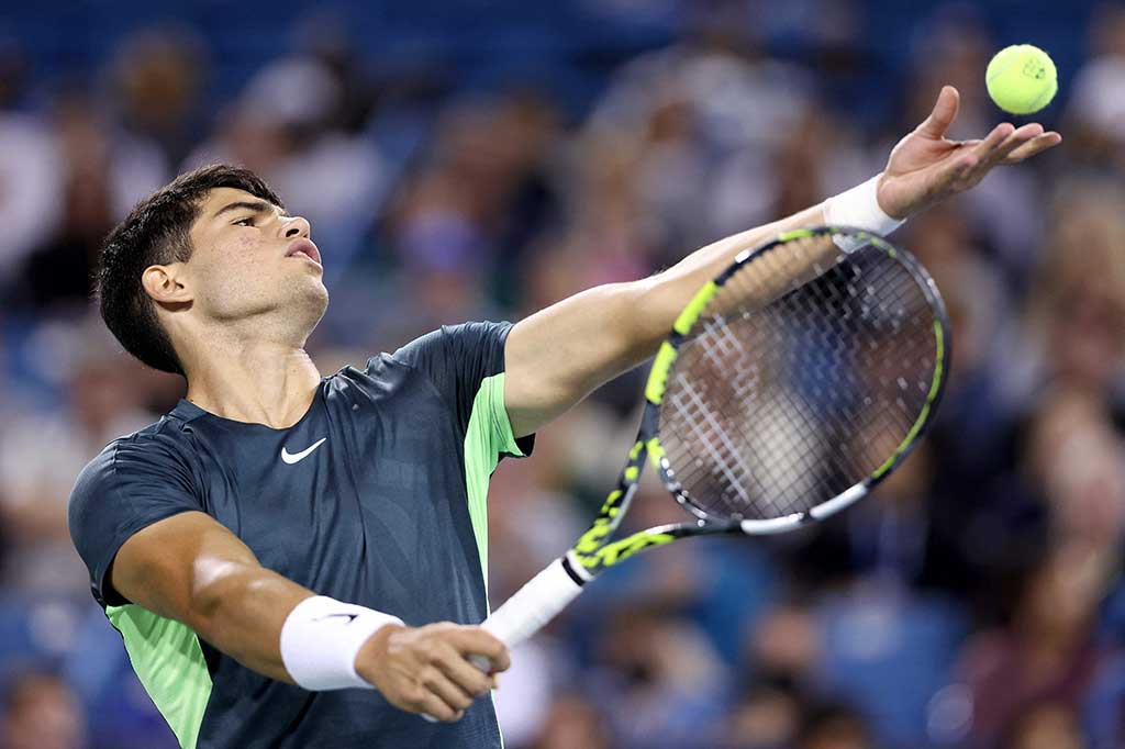Namun, petenis Spanyol itu bertahan untuk membukukan pertemuan perempat final melawan petenis Australia Max Purcell yang di pertandingan lainnya menang 6-4, 6-2 atas petenis Swiss Stan Wawrinka.