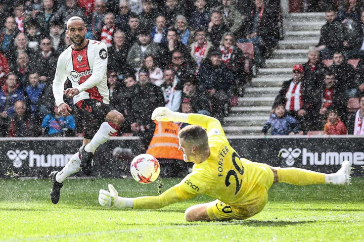 Secara keseluruhan, Walcott - yang karirnya dirusak oleh cedera - mencetak delapan gol dalam 47 penampilan untuk Inggris.