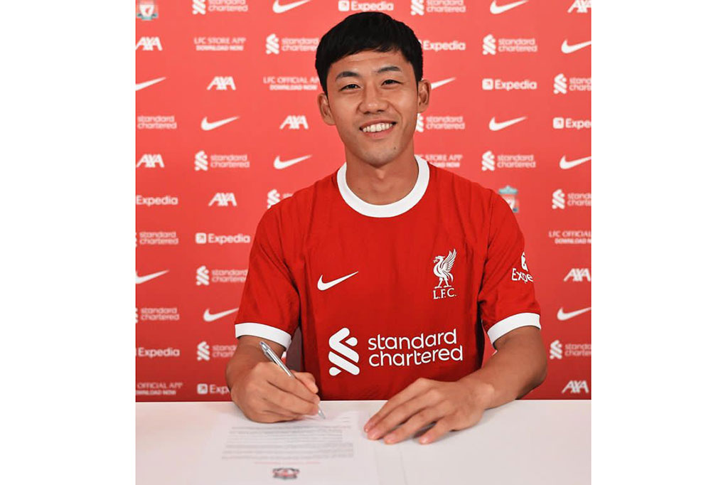 Liverpool FC resmi mendapatkan gelandang asal Jepang yang sebelumnya memperkuat Vfb Stuttgart, Wataru Endo dengan durasi kontrak selama empat tahun. Endo menjadi pemain kedua Jepang yang berseragam Liverpool setelah Takumi Minamino pada periode Januari 2020 sampai Juni 2022.