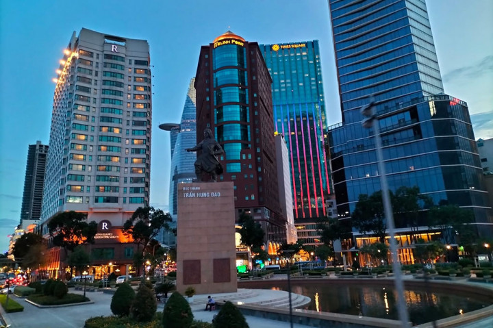 Kota Ho Chi Minh yang umumnya dikenal sebagai Saigon adalah pusat keuangan, budaya, dan pariwisata Vietnam. Ho Chi Minth City merupakan salah satu destinasi populer di Vietnam yang menyuguhkan berbagai situs bersejarah dan selalu ramai dikunjungi wisatawan mancanegara.  